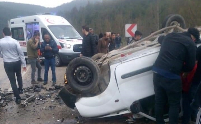 Bursa'da trafik kazası: 2 ölü, 8 yaralı
