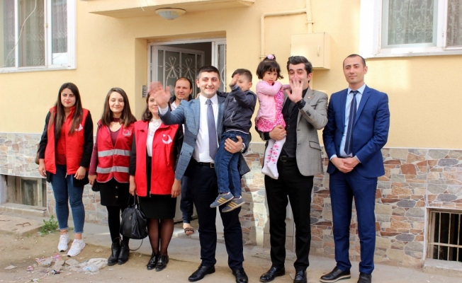 Göç İdaresi çalışanlarından Suriyeli aileye ziyaret