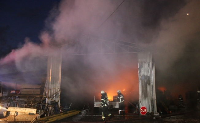 Kocaeli'de Kartepe Belediyesine ait depoda yangın