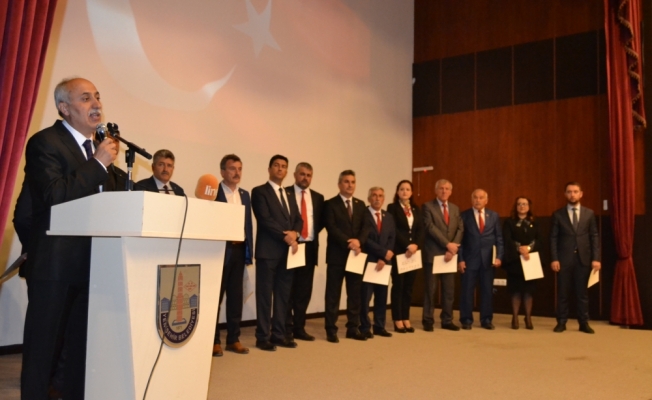 Yenişehir Belediye Başkanı Davut Aydın, mazbatasını aldı