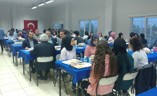 Kızılay'dan üniversite öğrencilerine iftar