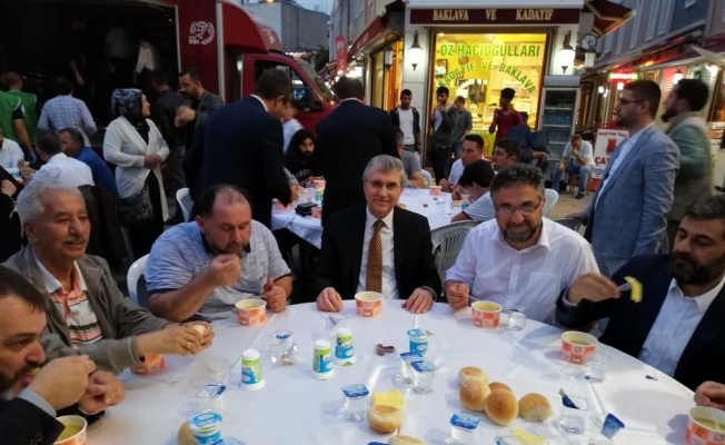 Sakarya'da yetimler iftar sofrasında buluştu