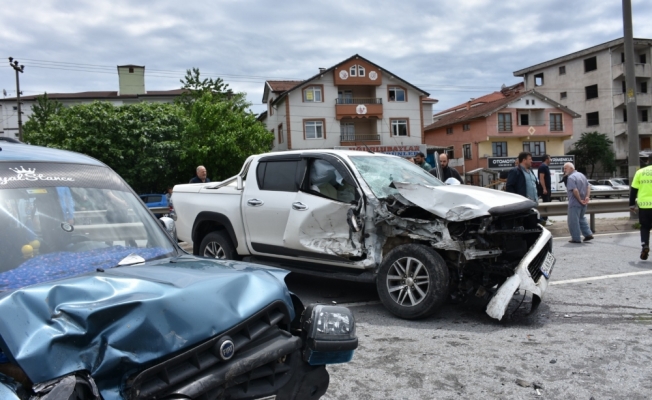 Sakarya'da zincirleme trafik kazası: 6 yaralı