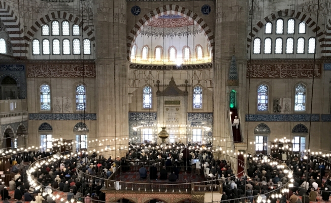 Selimiye'de ramazanın ilk cuma namazı kılındı