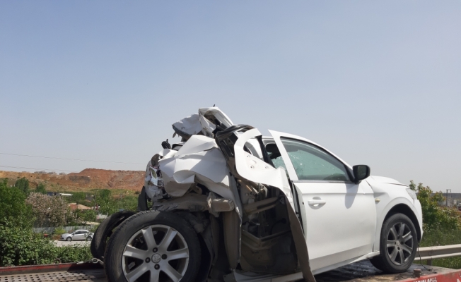 Gebze'de Tır otomobile çarptı: 2 yaralı