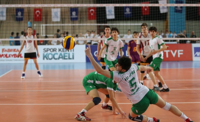 Voleybol Küçükler Türkiye Şampiyonası Kocaeli'de başladı