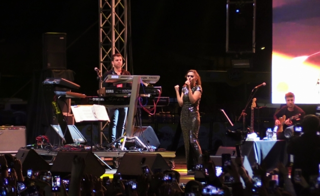 Yıldız Tilbe, Edirne'de konser verdi