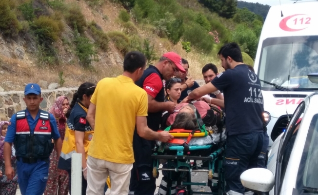 Balıkesir'de traktör ile otomobil çarpıştı: 4 yaralı