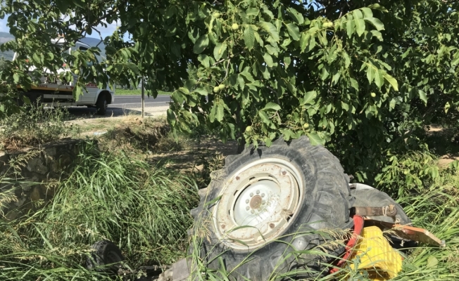 Bursa'da traktörle otomobil çarpıştı: 3 yaralı
