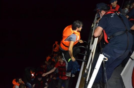 Ege Denizi'nde 69 düzensiz göçmen yakalandı