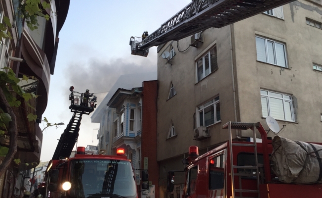 Kadıköy'de ahşap konakta yangın