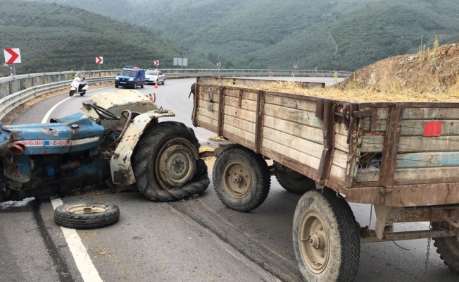 Kaza yapan traktör sürücüsü bariyeri aşıp uçuruma düştü