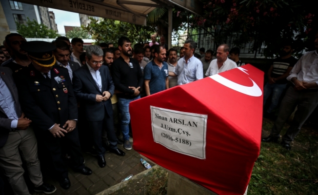 Mersin'deki trafik kazasında ölen asker için tören