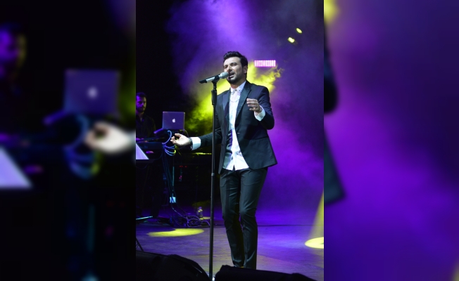 Muazzez Abacı ve Gökhan Tepe Bursa'da konser verdi