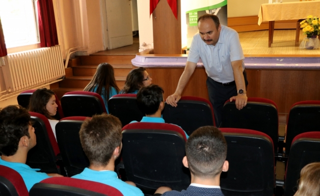 Balkanlardan gelen öğrencilerle kariyer planlaması