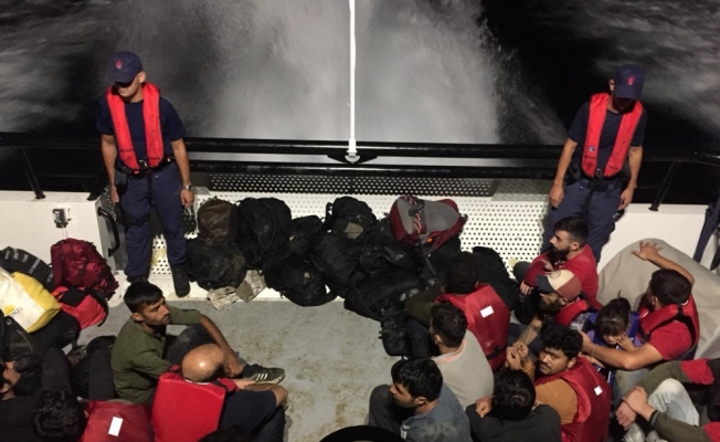 Ege Denizi'nde 41 düzensiz göçmen yakalandı