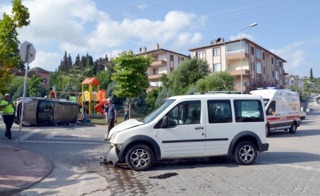 Karamürsel'de trafik kazası: 2 yaralı