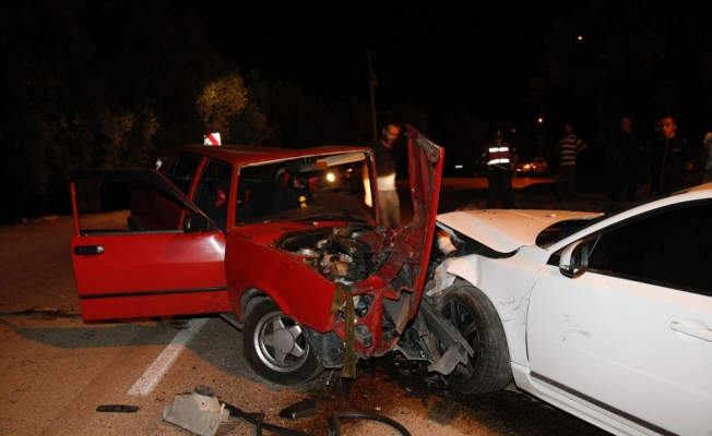 Orhangazi'de iki otomobil çarpıştı: 2 yaralı