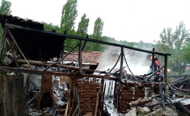 Pamukova'da kuruluk yangını