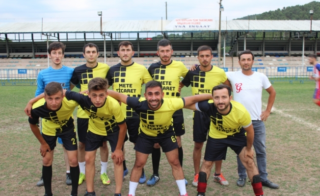 Söğütlü'de futbol turnuvası düzenlendi
