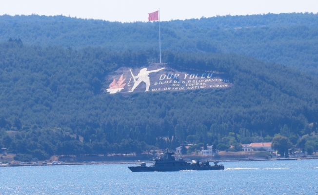 Yunan askeri gemisi Çanakkale Boğazı'ndan geçti