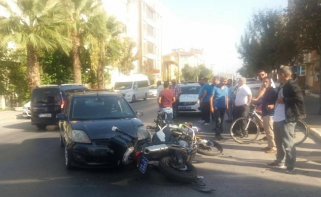 Balıkesir'de polis motosikletiyle otomobil çarpıştı