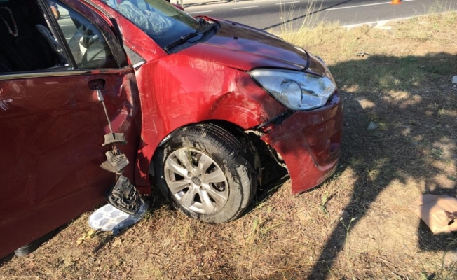 Otomobil ile hafif ticari araç çarpıştı: 4 yaralı