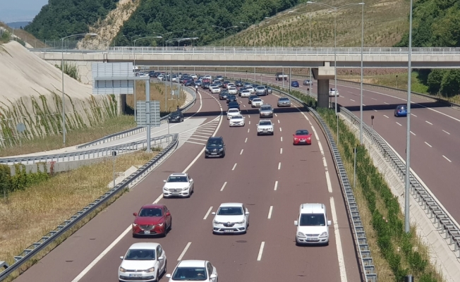 Bursa'da tünelde yanan otomobil nedeniyle araç kuyruğu oluştu