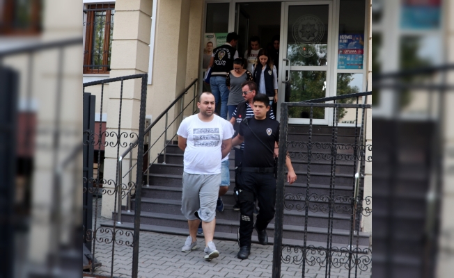 Dolandırıcılık iddiasıyla aranan 4 zanlı Denizli'de yakalandı
