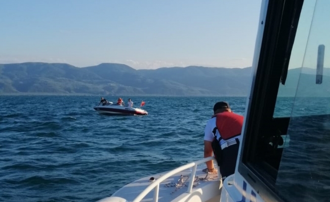 İznik Gölü'nde mahsur kalan üç kişi kurtarıldı