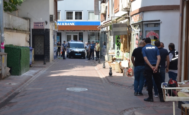 Karamürsel'de 5 el bombası ve lav silahı bulundu