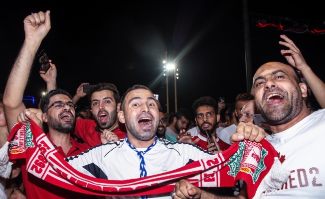 Liverpool taraftarlarından Taksim’de sevinç gösterisi