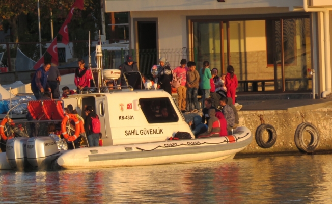 Çanakkale açıklarında 73 düzensiz göçmen yakalandı