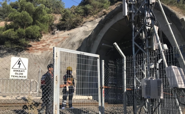GÜNCELLEME - Bilecik'te kılavuz tren tünelde raydan çıktı: 2 ölü