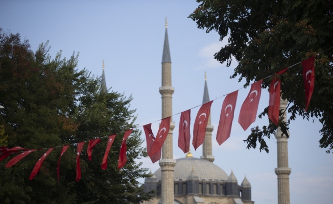 Barış Pınarı'na destek amacıyla Edirne Türk bayraklarıyla donatıldı