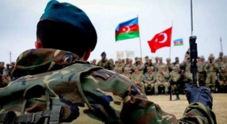 Binlerce Azerbaycanlı Türk Ordusuna katılmak için başvuruda bulundu
