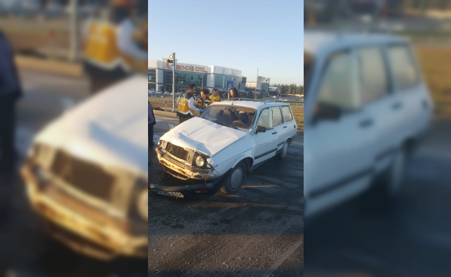 Edirne'de iki otomobil çarpıştı: 8 yaralı