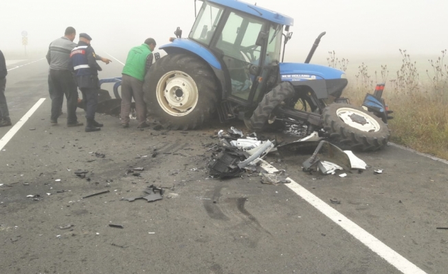 Edirne'de otomobille traktör çarpıştı: 3 yaralı