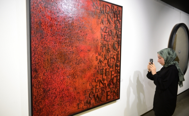 Kaligrafi sanatçısı Yücel, ilk kişisel sergisini Sakarya'da açtı