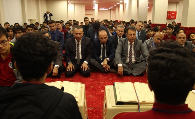 Öğrenciler Mehmetçik için Fetih suresini okudu