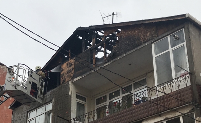 Üsküdar'da çatı yangını