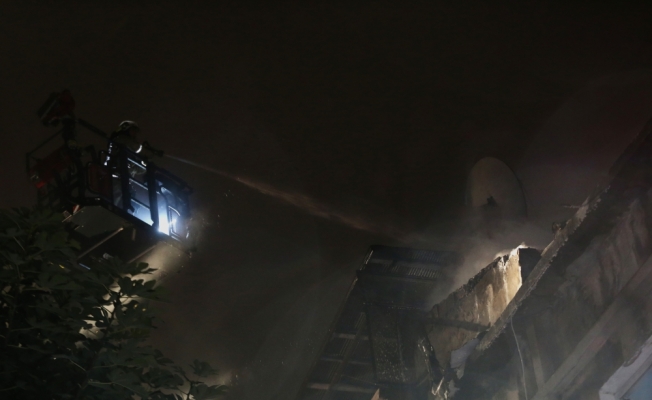 Bayrampaşa'da çatı yangını