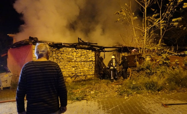 Bursa'da tek katlı ev yangında kullanılamaz hale geldi