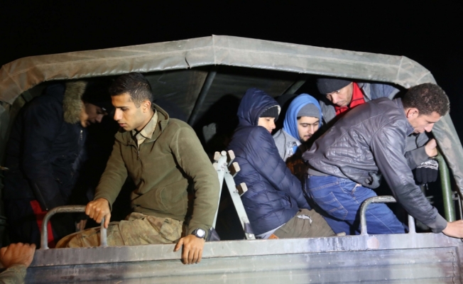 Düzensiz göçmenlerin Yunan askerlerince darbedilip Türkiye'ye gönderildiği iddiası
