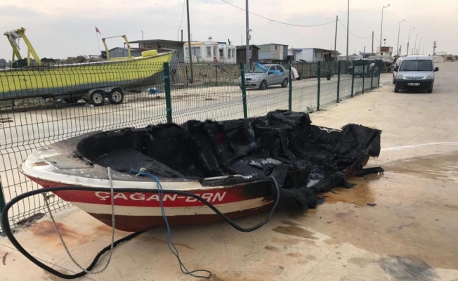 Edirne'de limandaki 3 tekne yandı