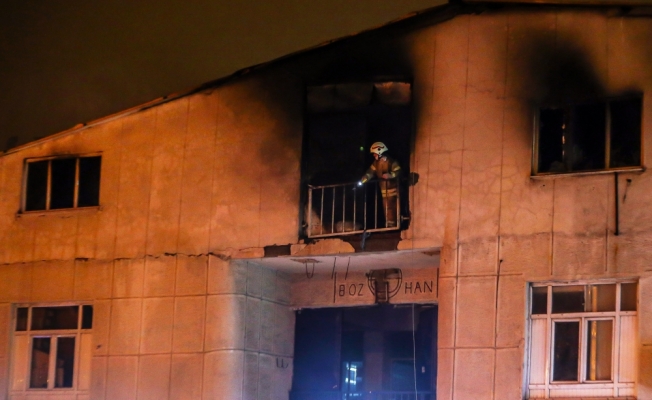 GÜNCELLEME - İstanbul'da iş yeri yangınında 5 kişi yaralandı