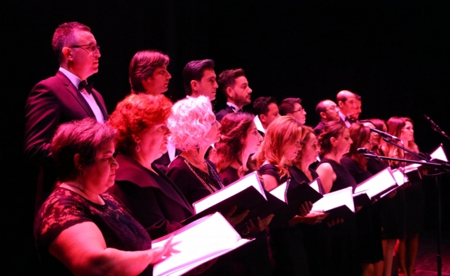Tekirdağ'da öğretmenler korosundan Türk Sanat Müziği konseri