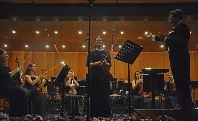 Bursa Bölge Devlet Senfoni Orkestrası, keman sanatçısı Tatiana Samouil'i ağırladı