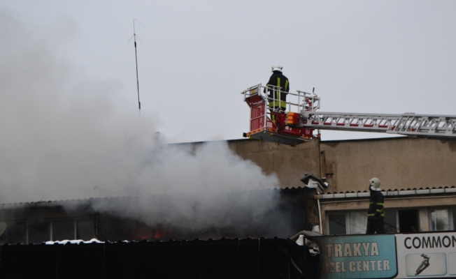 GÜNCELLEME - Lüleburgaz'da sanayi sitesindeki iş yerinde çıkan yangın söndürüldü