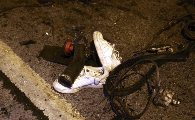 İstanbul'da otomobil bariyerlere çarptı: 1'i ağır 2 yaralı